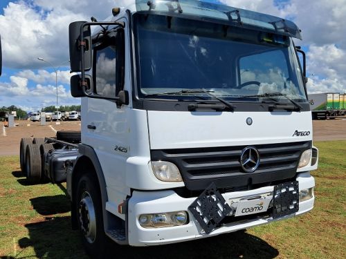 Caminhão Mercedes Bens Atego 2425