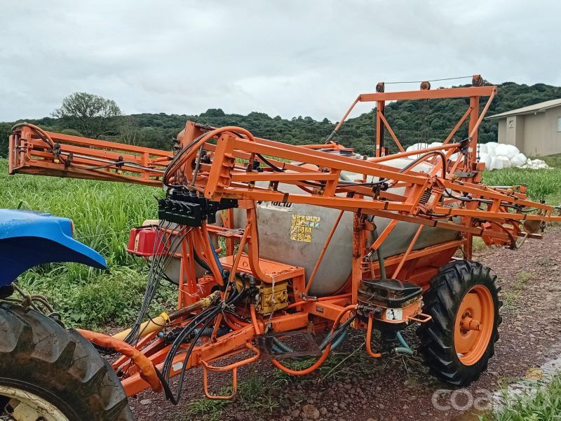 Foto 1 - Pulverizador Jacto Columbia AD 18 ano 2004