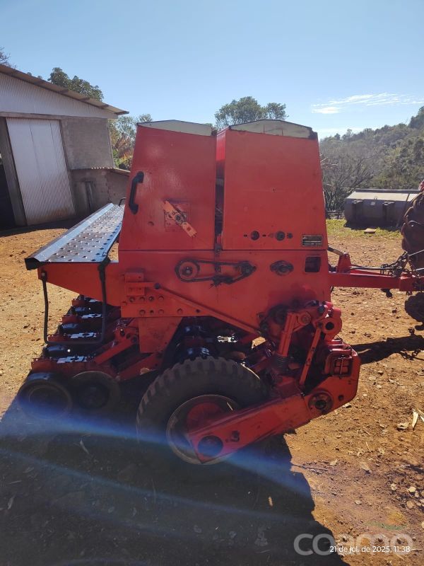 Foto 4 - Plantadeira Semeato SHM ano 2004