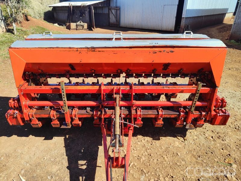 Foto 2 - Plantadeira Semeato SHM ano 2004