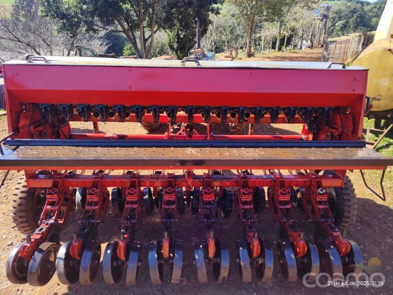 Foto 10 - Plantadeira Semeato SHM ano 2004