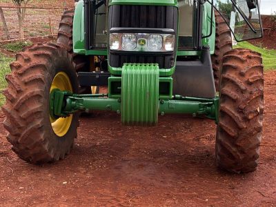 Foto - Trator John Deere 6100J