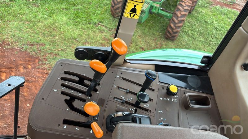 Foto 7 - Trator John Deere 6100J ano 2021