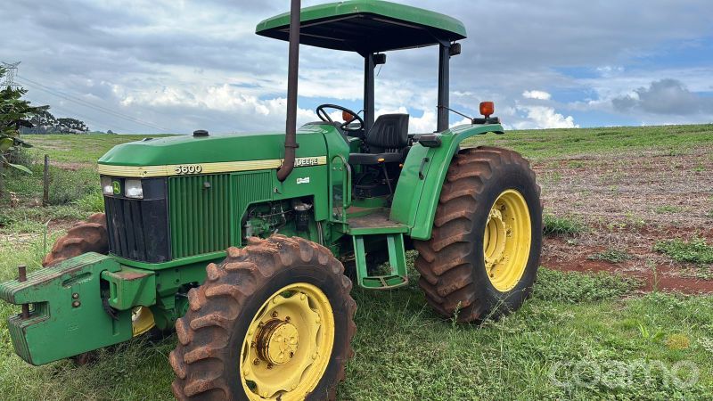 Foto 8 - Trator John Deere 5600 ano 2002
