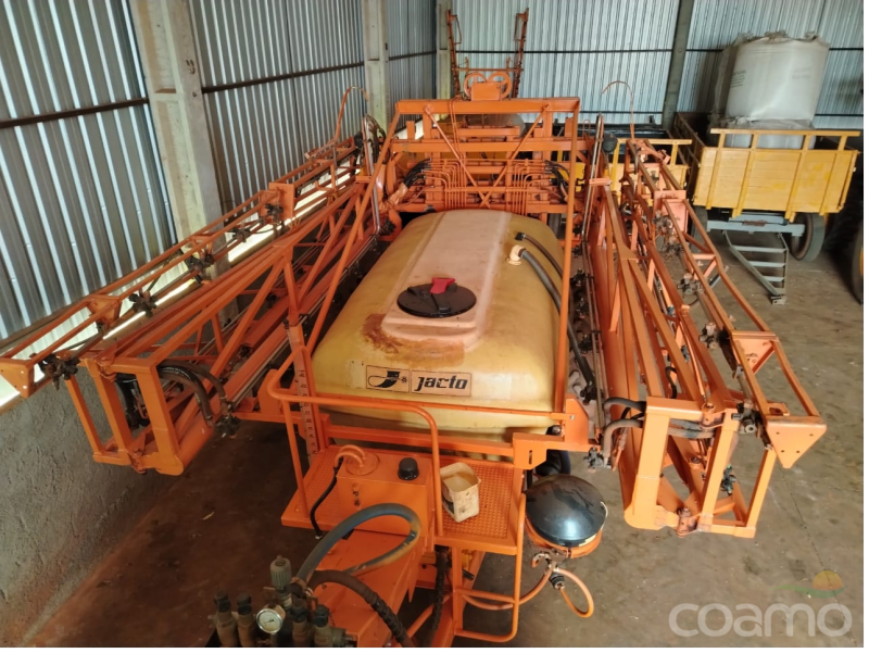 Foto 4 - Pulverizador Jacto Advance 3000 AM 24 ano 2001