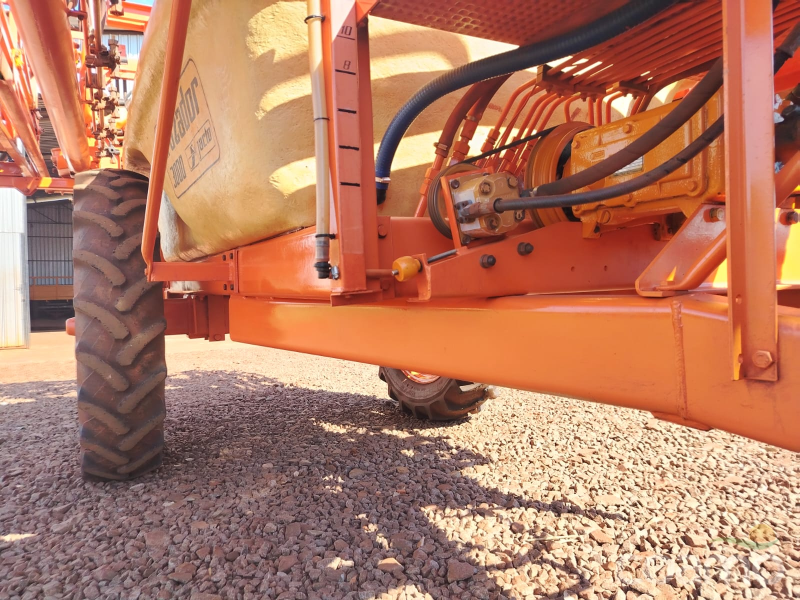 Foto 10 - Pulverizador Jacto Advance 3000 AM 24 ano 2001