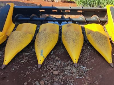 Foto - Plataforma de Milho New Holand METAL C