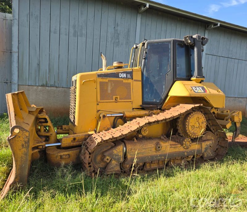 Foto 2 - Trator Esteira Outra Outro ano 2004