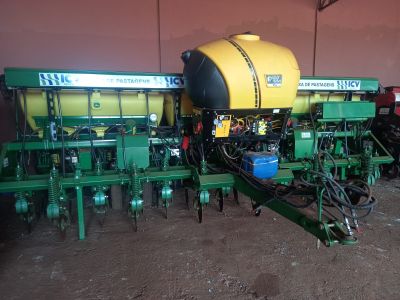 Foto 1 - Plantadeira John Deere 1113