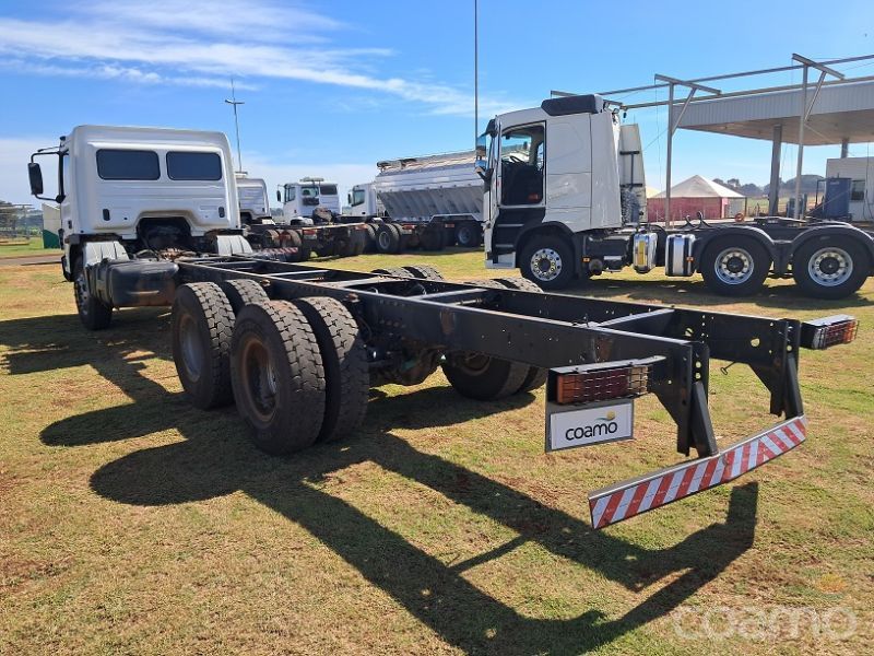 Foto 4 - Caminhão Mercedes Bens Atego 2730 6x4 ano 2017/2018