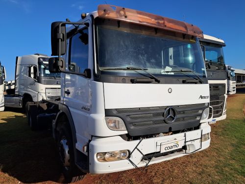 Caminhão Mercedes Bens Atego 2425