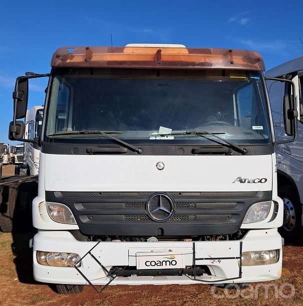 Foto 3 - Caminhão Mercedes Bens Atego 2425 ano 2011/2011