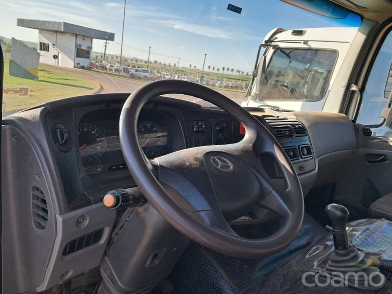 Foto 6 - Caminhão Mercedes Bens Atego 2425 ano 2011/2011