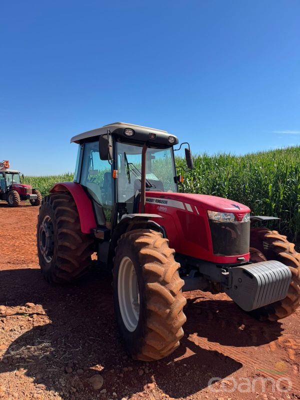 Foto 1 - Trator Massey Ferguson 4299 ano 2016