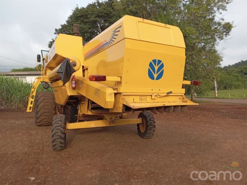 Foto 1 - Colheitadeira New Holland TC 57 ano 2001