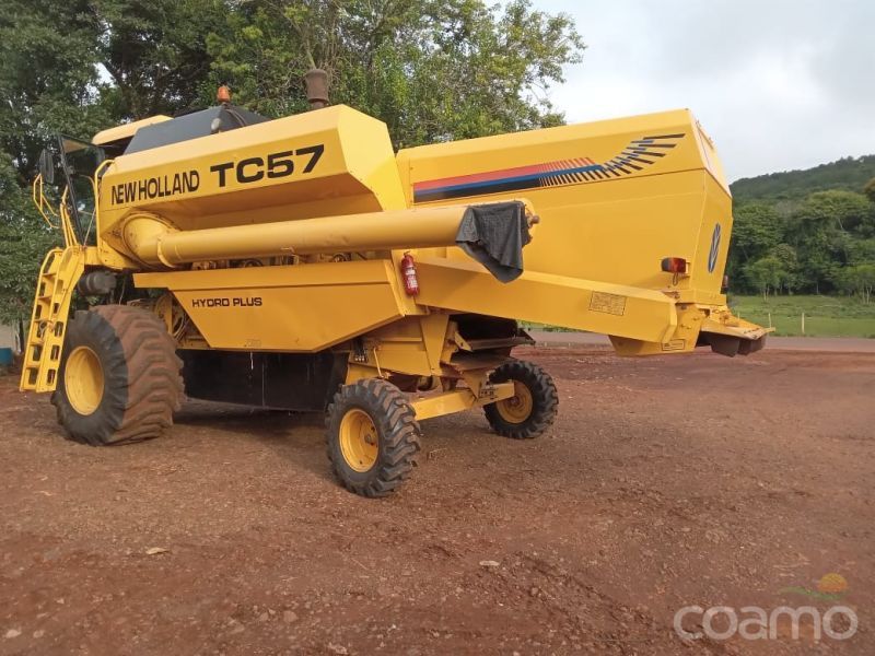 Foto 3 - Colheitadeira New Holland TC 57 ano 2001