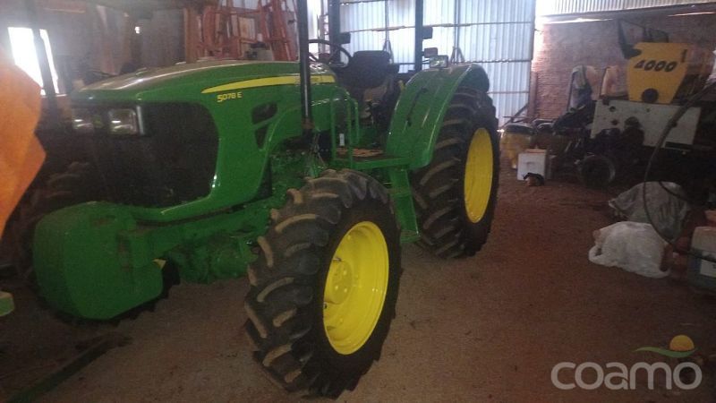Foto 2 - Trator John Deere 5080 E ano 2015
