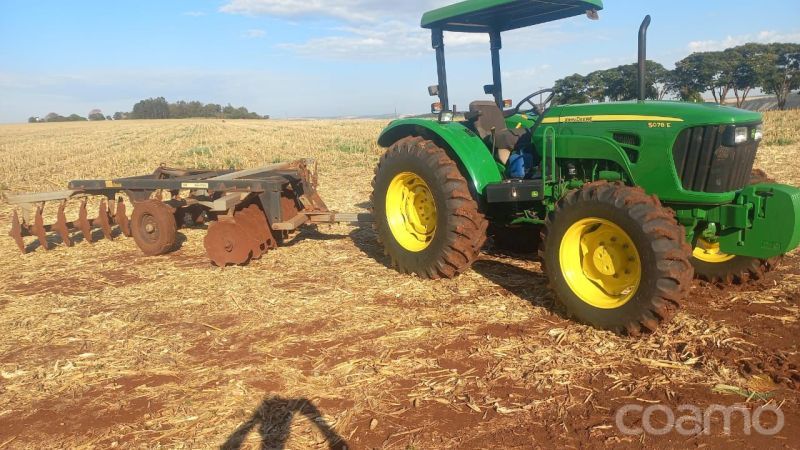 Foto 1 - Trator John Deere 5080 E ano 2015