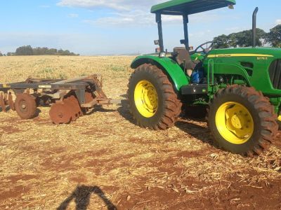 Foto - Trator John Deere 5080 E