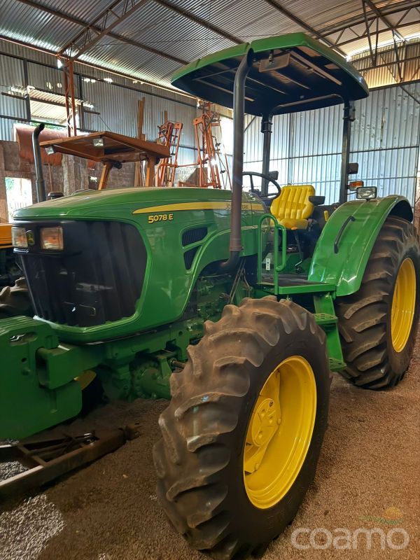 Foto 3 - Trator John Deere 5080 E ano 2015
