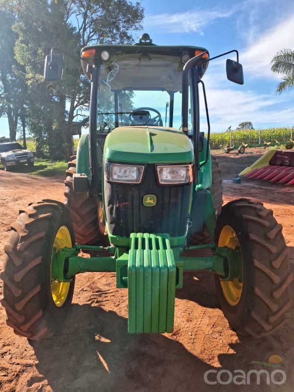 Foto 2 - Trator John Deere 5090 E ano 2021