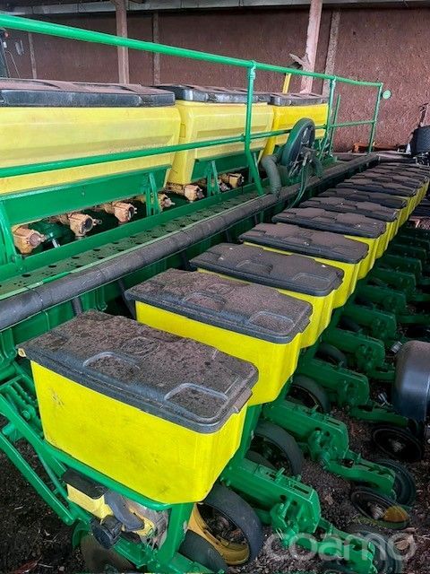 Foto 2 - Plantadeira John Deere 1113 ano 2013