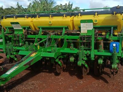 Foto 1 - Plantadeira John Deere 1111