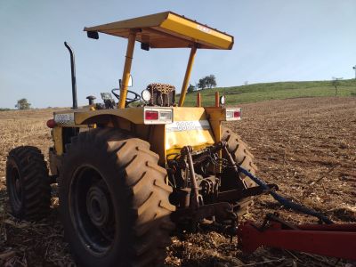 Foto - Trator CBT 8060