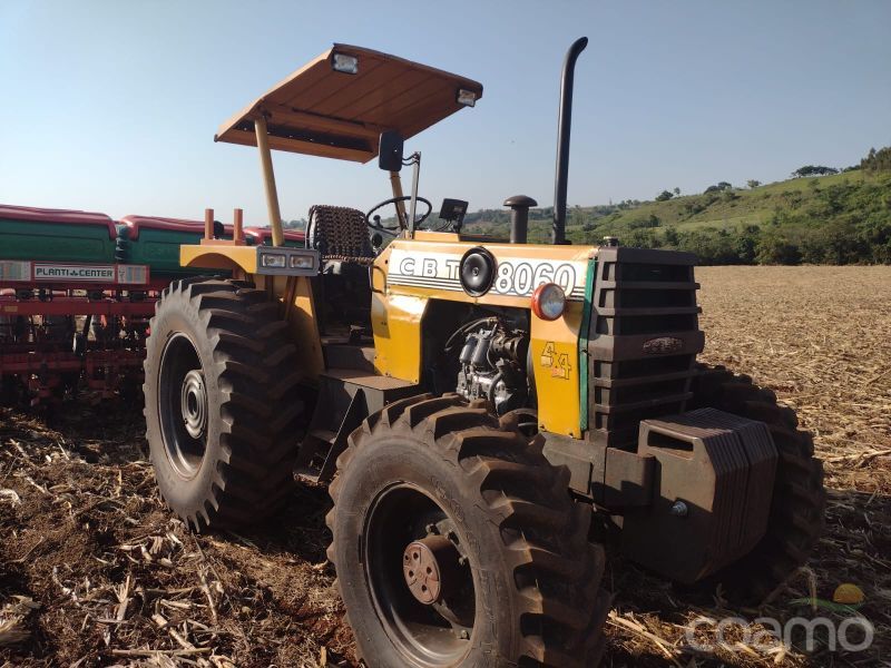 Foto 2 - Trator CBT 8060 ano 1989