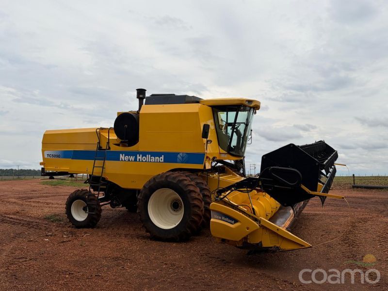 Foto 1 - Colheitadeira New Holland TC5090 ano 2011