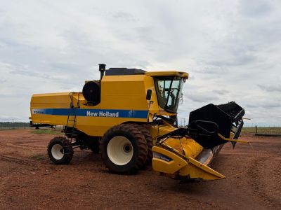 Foto - Colheitadeira New Holland TC5090